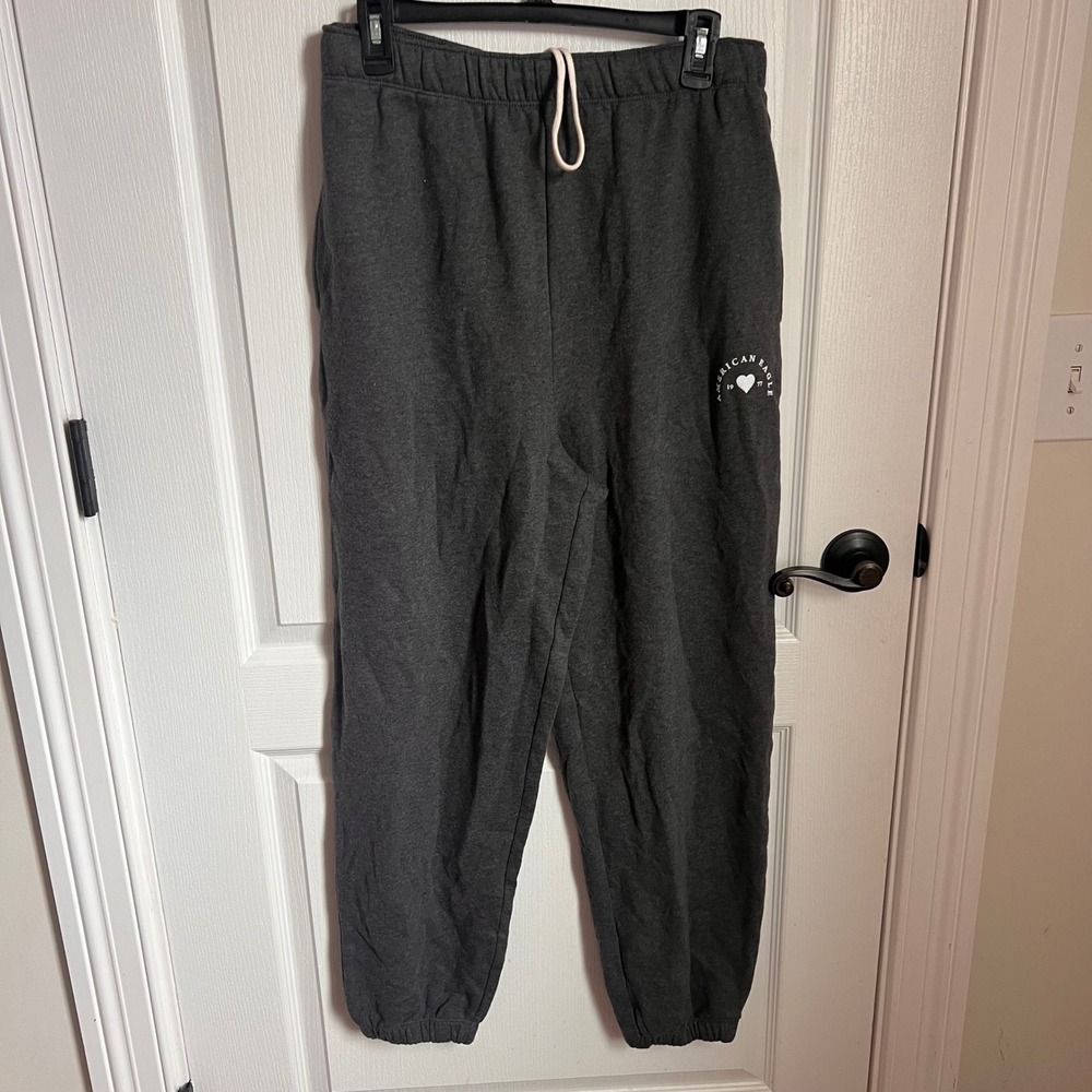 American Eagle‎ Charcoal Gray Sweatpants Joggers Heart Logo Medium NWOT